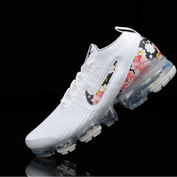 Nike Women's White and Floral Athletic Shoes - Picture 5 of 8